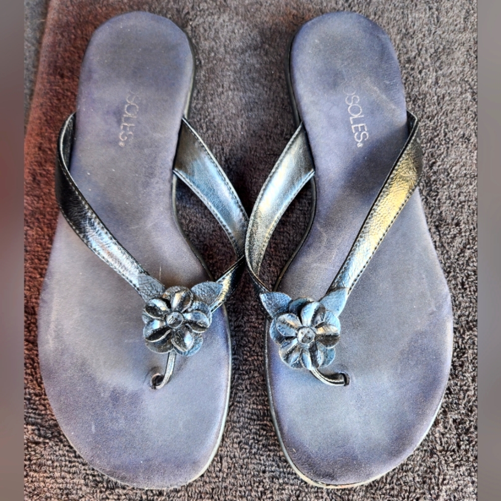 Aerosoles black leather flip flop size 7 1/2